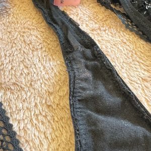 Schwarzer Hunkemöller Tanga – einmal getragen, gern öfter