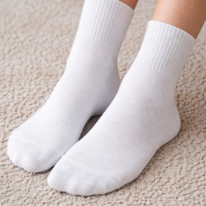 sinnlich getragene weisse Damen Socken