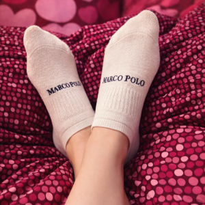 Weiße getragene Socken